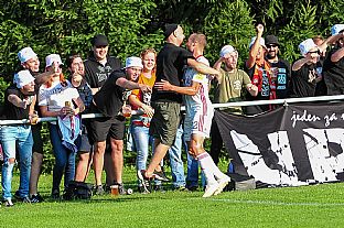 Ondej Novotn a fanklub Concordia 1906 po gle. |  autor: Rudolf Makurica