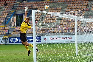 Priamy kop tesne nad brvno. |  autor: Rudolf Makurica