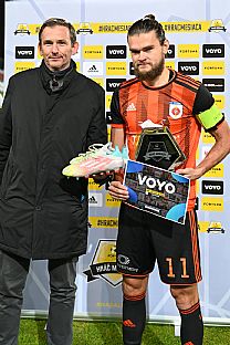 Matej Kochan prevzal ocenenie VOYO Hr mesiaca za Jna Masla, ktor sa zo zdravotnch dvodov nemohol zastni zpasu. |  autor: Rudolf Makurica