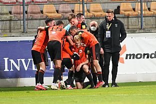 Alexander Moji, Martin Boa, Samuel efk, Luk Fabi, Martin Regli, Mrio Mrva, Peter Tomko, Peter Adamiak a ubo Hajdch. |  autor: Rudolf Makurica