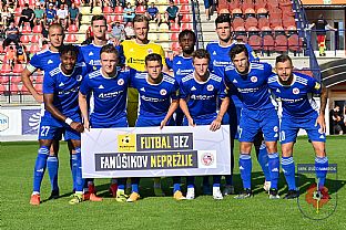 Futbal bez fanikov nepreije |  autor: Rudolf Makurica