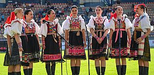 Vyst�penie folkl�rneho s�boru |  autor: Rudolf Ma�kurica