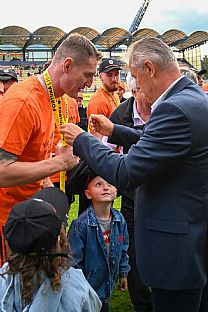 Odovzd�vanie medail� |  autor: Rudolf Ma�kurica