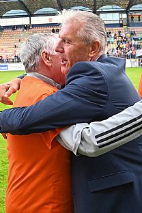 Odovzd�vanie medail� |  autor: Rudolf Ma�kurica