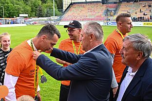 Odovzd�vanie medail� |  autor: Rudolf Ma�kurica