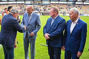 Odovzd�vanie medail� |  autor: Rudolf Ma�kurica