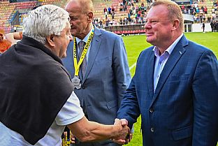 Odovzd�vanie medail� |  autor: Rudolf Ma�kurica