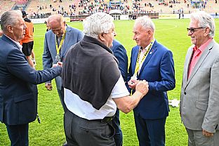 Odovzd�vanie medail� |  autor: Rudolf Ma�kurica