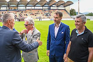 Odovzd�vanie medail� |  autor: Rudolf Ma�kurica