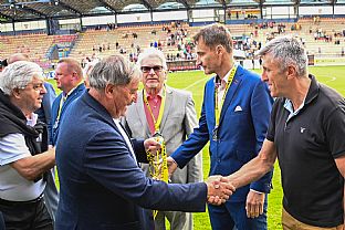 Odovzd�vanie medail� |  autor: Rudolf Ma�kurica