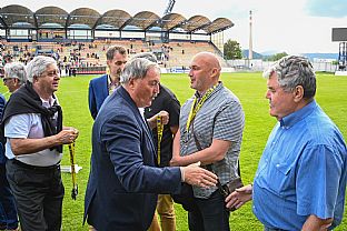 Odovzd�vanie medail� |  autor: Rudolf Ma�kurica