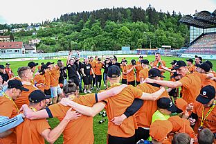 Fan��ikovia s hr��mi na ihrisku. |  autor: J�n Kme�