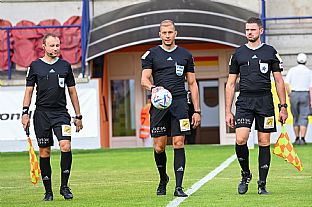 Rozhodcovsk trojica |  autor: Rudolf Makurica