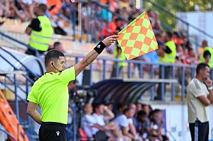 Asistent rozhodcu |  autor: Rudolf Makurica