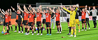 Martin Chrien, Krist�f Domonkos, Martin Bo�a, Adam Tu�n�, J�n Maslo, Mat�� Mal�, Samuel �ef��k, Juraj Kotula, J�n Kseni�, Samuel Lavrin��k, Mari�n Chobot, Ivan Kraj��rik, Tom� Fr�hwald, Alexander Seleck�, Peter Tomko a �ubo� Hajd�ch. |  autor: Rudolf Ma�kurica