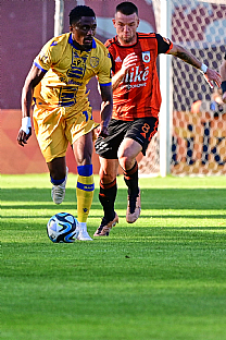 Yhoan Many Andzouana a Krist�f Domonkos |  autor: Rudolf Ma�kurica