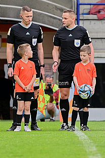 Rozhodcovia pred zpasom |  autor: Rudolf Makurica