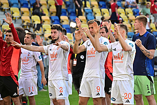 Martin Gomola, Samuel Lavrin��k, Alexander Moj�i�, David Huf, �tefan Gerec, D�vid H�ska, Mari�n Chobot a Dominik �apaj. |  autor: Rudolf Ma�kurica