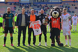 Branislav Ni�aj, �ubom�r Golis, Tom� H�bschman, Jozef Kapl��, maskot �ebro a Jan Hlad�k. |  autor: Matej Sagan