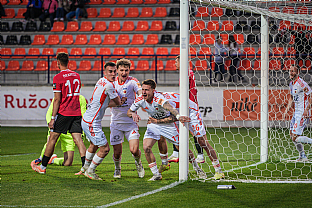 Oliver Luter�n, J�n Murga�, Adam Tu�n�, Marko Kelemen a Mari�n Chobot. |  autor: Matej Sagan