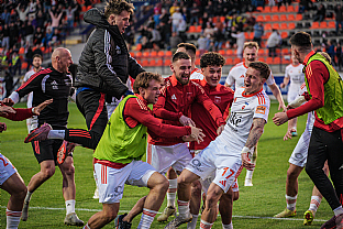 Jozef Kapl��, Boris Halada, Vojt�ch Nov�k, Timotej M�dry, Martin Ba��k, Daniel K�stl a Adam Tu�n�. |  autor: Matej Sagan